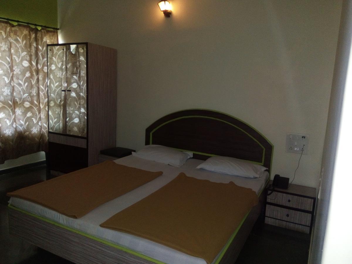 Hotel Guruji Alibág Kültér fotó